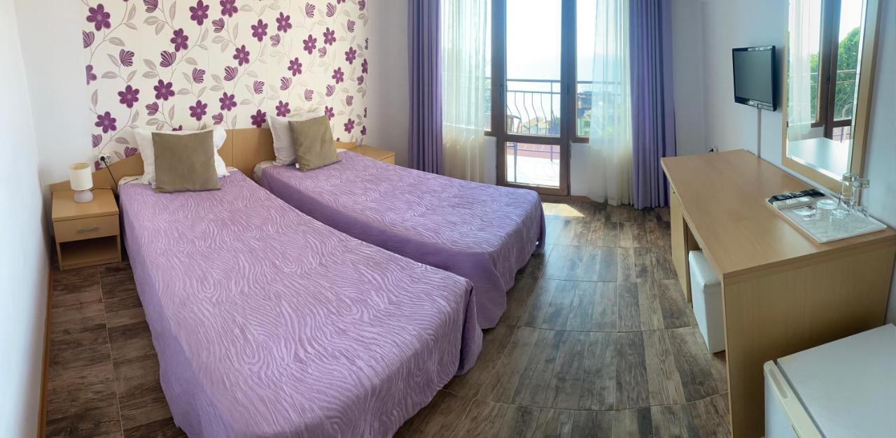 Hotel Family Rai-only Adults